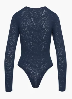 Babaton Shapelace Crew Longsleeve Bodysuit 15 Babaton Shapelace Crew Longsleeve Bodysuit -ARITZIA Shop f22 01 a01 103914 1702 off b