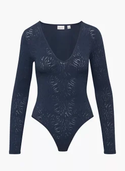 Babaton Shapelace V-neck Longsleeve Bodysuit 15 Babaton Shapelace V-neck Longsleeve Bodysuit -ARITZIA Shop f22 01 a01 103916 1702 off a