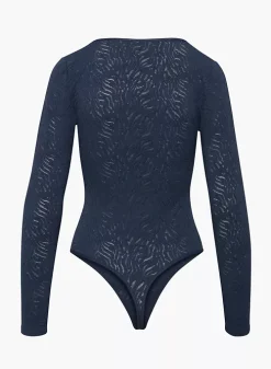 Babaton Shapelace V-neck Longsleeve Bodysuit 16 Babaton Shapelace V-neck Longsleeve Bodysuit -ARITZIA Shop f22 01 a01 103916 1702 off b