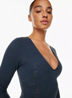 Babaton Shapelace V-neck Longsleeve Bodysuit 14 Babaton Shapelace V-neck Longsleeve Bodysuit -ARITZIA Shop f22 01 a01 103916 1702 on e