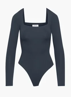 Babaton Contour Longsleeve Bodysuit 17 Babaton Contour Longsleeve Bodysuit -ARITZIA Shop f22 01 a01 108528 1702 off a