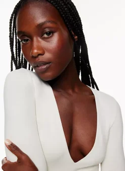 Babaton Contour V-neck Longsleeve Bodysuit 12 Babaton Contour V-neck Longsleeve Bodysuit -ARITZIA Shop f22 01 a01 78564 15104 on c
