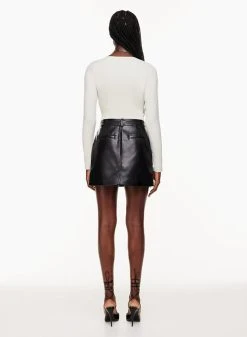 Babaton Contour V-neck Longsleeve Bodysuit 14 Babaton Contour V-neck Longsleeve Bodysuit -ARITZIA Shop f22 01 a01 78564 15104 on e