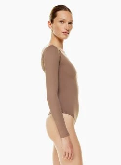 Babaton Contour Off-shoulder Longsleeve Bodysuit 14 Babaton Contour Off-shoulder Longsleeve Bodysuit -ARITZIA Shop f22 01 a01 83123 18914 on e