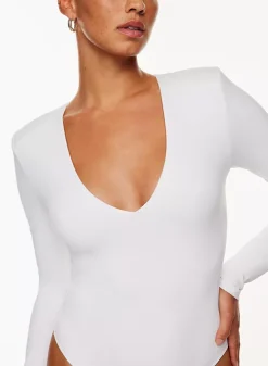 Babaton Contour Shoulder Pad V-neck Bodysuit 11 Babaton Contour Shoulder Pad V-neck Bodysuit -ARITZIA Shop f22 01 a01 91665 1275 on c