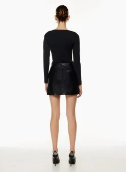 Babaton Contour V-neck Longsleeve 14 Babaton Contour V-neck Longsleeve -ARITZIA Shop f22 01 a01 92130 1274 on e