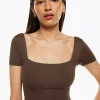 Babaton Contour Squareneck Shortsleeve T-shirt 2 Babaton Contour Squareneck Shortsleeve T-shirt -ARITZIA Shop s23 01 a01 104190 1565 on a