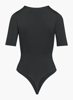Babaton Contour Crew Halfsleeve Bodysuit 16 Babaton Contour Crew Halfsleeve Bodysuit -ARITZIA Shop s23 01 a01 106662 1274 off b