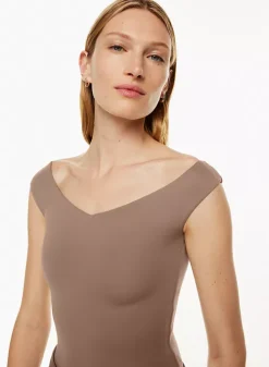 Babaton Sconce Contour Bodysuit 13 Babaton Sconce Contour Bodysuit -ARITZIA Shop s23 01 a01 107695 18914 on c