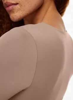 Babaton Contour Crew Longsleeve Bodysuit 14 Babaton Contour Crew Longsleeve Bodysuit -ARITZIA Shop s23 01 a01 79672 18914 on d