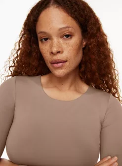 Babaton Contour Crew Longsleeve Bodysuit 16 Babaton Contour Crew Longsleeve Bodysuit -ARITZIA Shop s23 01 a01 79672 18914 on f