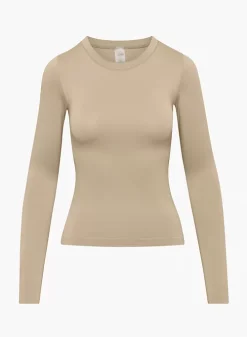 Sunday Best Sinchseamless™ Willow Longsleeve 16 Sunday Best Sinchseamless™ Willow Longsleeve -ARITZIA Shop s23 02 a01 104868 23833 off a