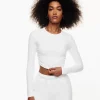 TNA Chill Malibu Cropped Longsleeve 1 TNA Chill Malibu Cropped Longsleeve -ARITZIA Shop s23 03 a01 99008 1275 on a