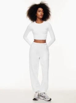 TNA Chill Malibu Cropped Longsleeve 10 TNA Chill Malibu Cropped Longsleeve -ARITZIA Shop s23 03 a01 99008 1275 on b