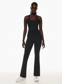 TnAction Tnabutter™ Trainer Bodysuit 14 TnAction Tnabutter™ Trainer Bodysuit -ARITZIA Shop s23 19 a01 107842 1274 on e